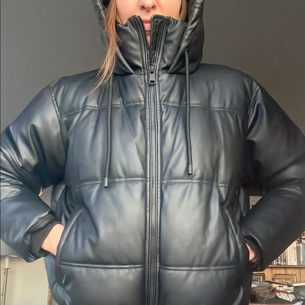 Zara Women's Black Puffer Jacket